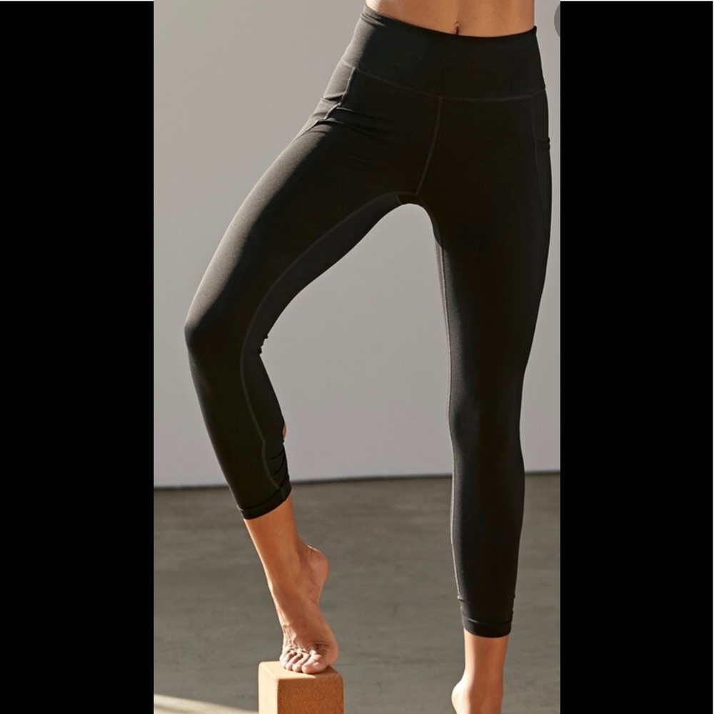 🆕 NWT Free People Movement Black Wave Rider Leggings - Size M